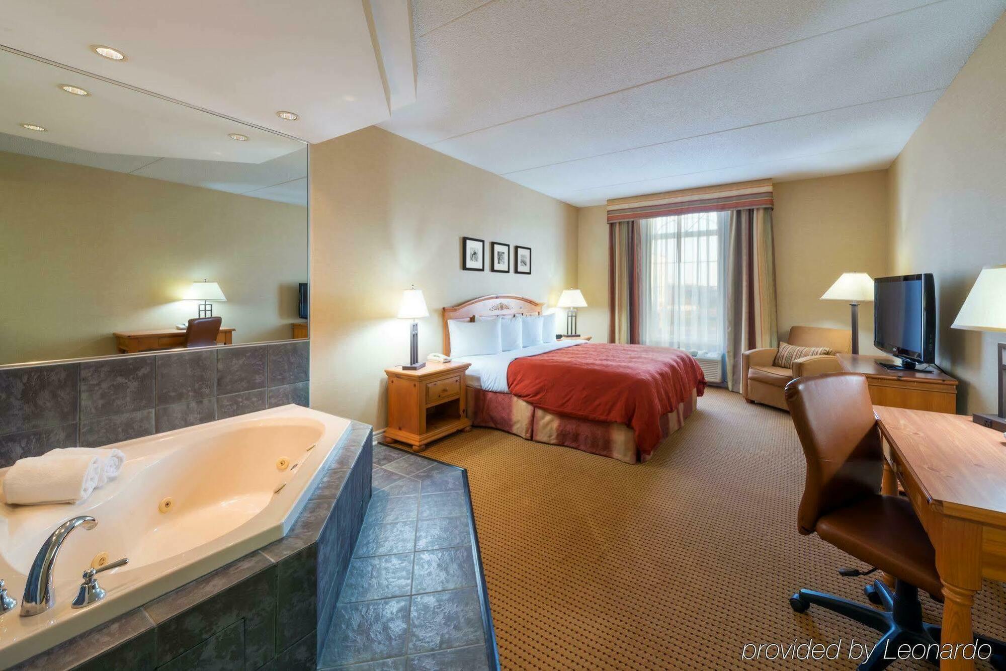 Quality Inn & Suites Oakville Esterno foto